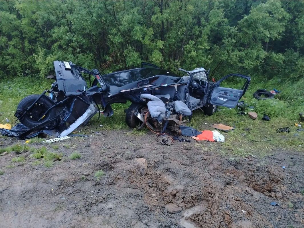 Госавтоинспекторы устанавливают обстоятельства дорожных аварий на Колымской трассе Госавтоинспекторы устанавливают обстоятельства дорожных аварий на Колымской трассе
