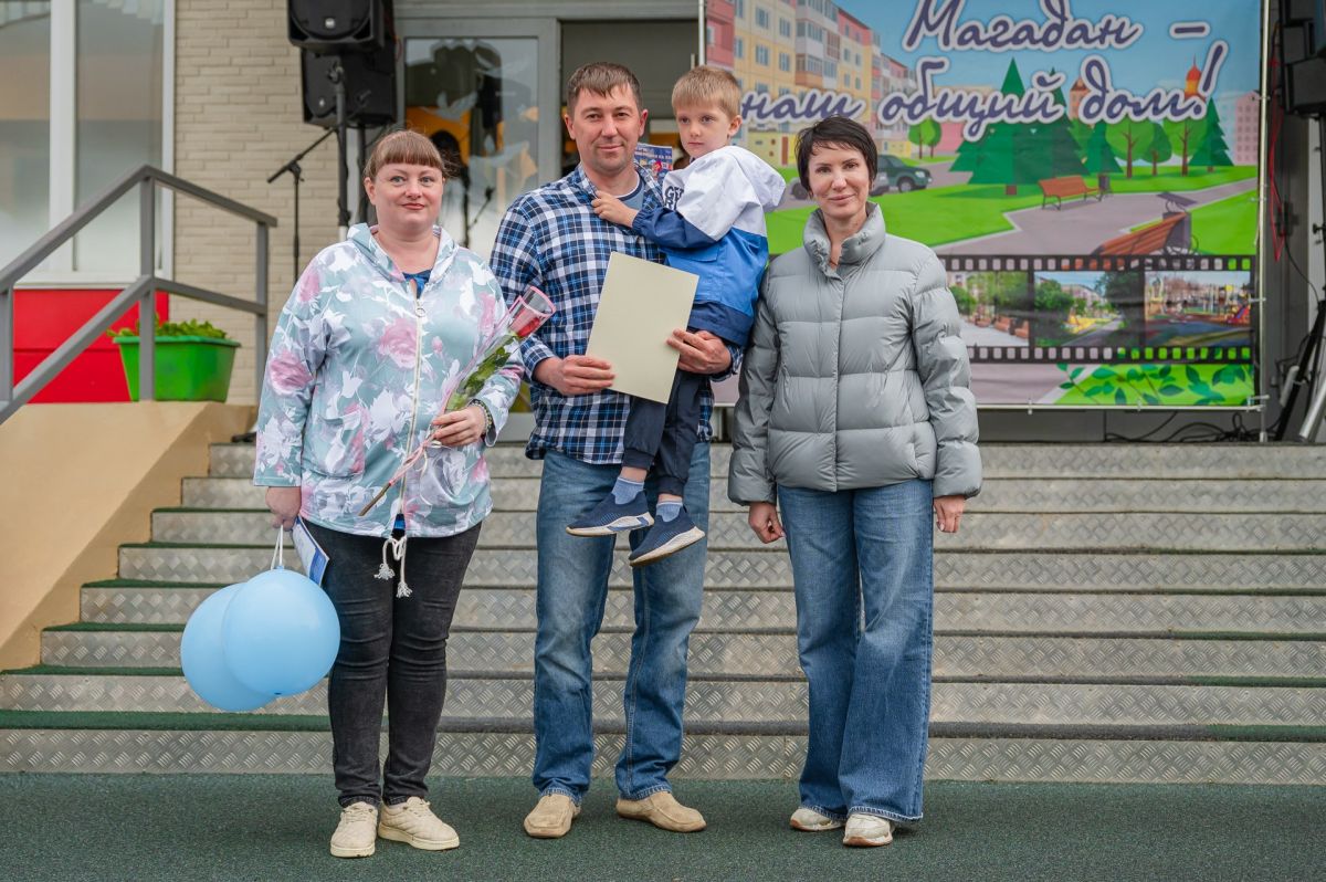 В тёплой и открытой атмосфере в рамках акции «Дни микрорайонов: Магадан – наш общий дом» прошла встреча представителей муниципалитета с жителями микрорайона Нагаево на территории СОШ № 21, которая в этом году отмечает... В тёплой и открытой атмосфере в рамках акции «Дни микрорайонов: Магадан – наш общий дом» прошла встреча представителей муниципалитета с жителями микрорайона Нагаево на территории СОШ № 21, которая в этом году отмечает...