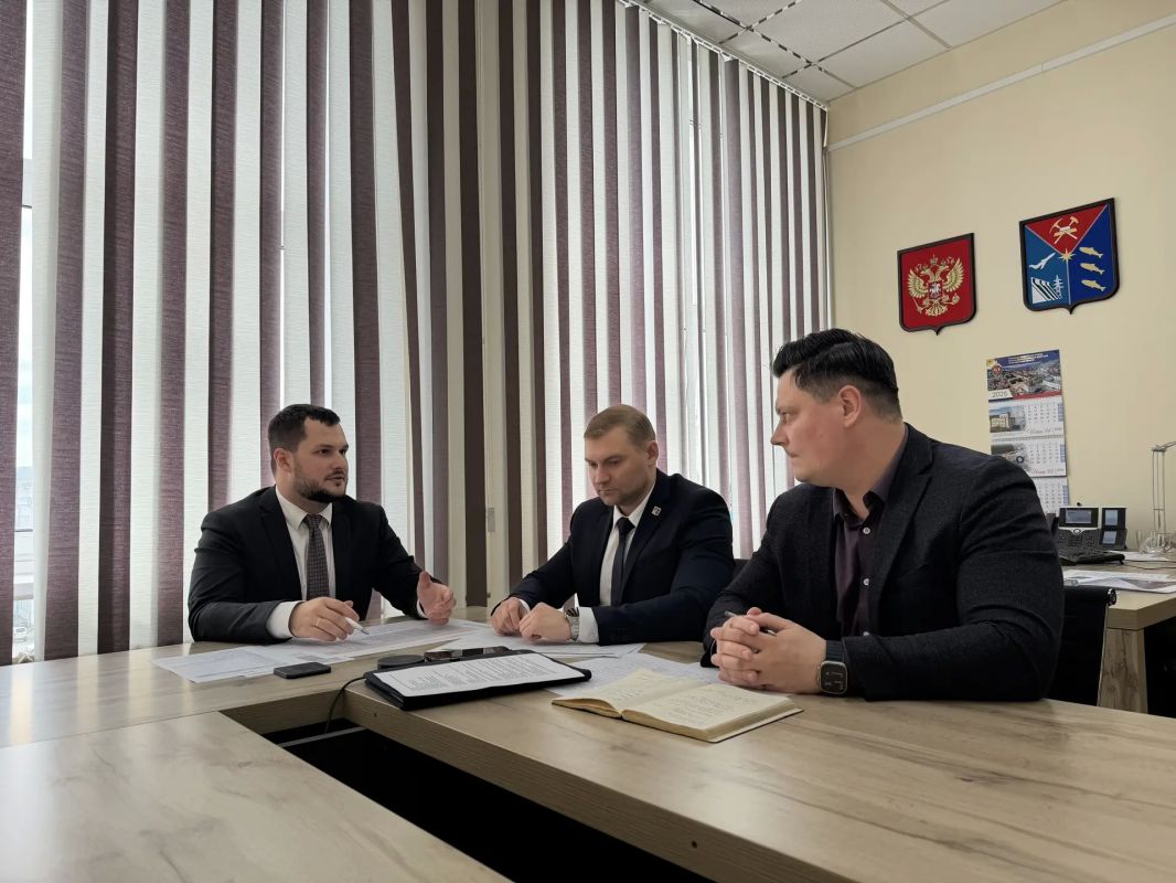 Сегодня вместе с коллегами из министерства цифрового развития и связи Магаданской области провели рабочую встречу с директором Управления федеральной почтовой связи (УФПС) Магаданской области Антоном Погореловым Сегодня вместе с коллегами из министерства цифрового развития и связи Магаданской области провели рабочую встречу с директором Управления федеральной почтовой связи (УФПС) Магаданской области Антоном Погореловым