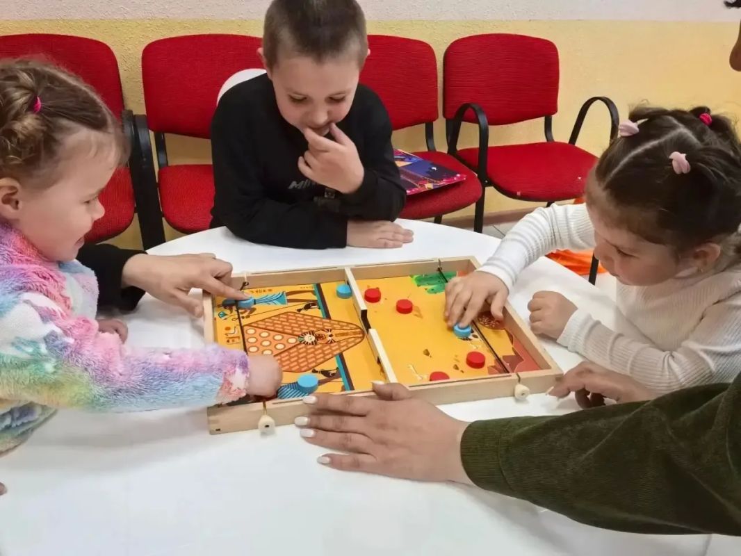 Молодогвардейцы Единой России» организовала «Семейные игры» Молодогвардейцы Единой России» организовала «Семейные игры»