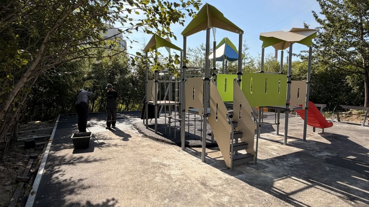 Депутаты Магаданской городской Думы и мэр Магадана проверили ход благоустройства детских площадок Депутаты Магаданской городской Думы и мэр Магадана проверили ход благоустройства детских площадок