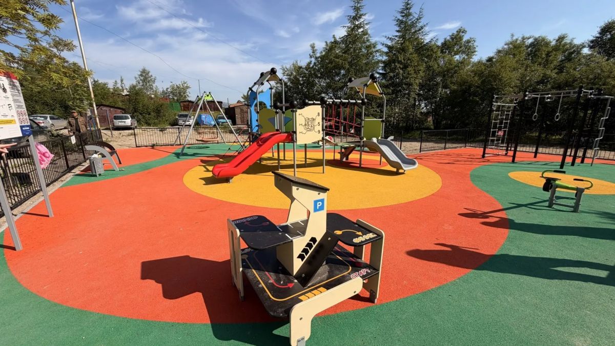 Депутаты Магаданской городской Думы и мэр Магадана проверили ход благоустройства детских площадок Депутаты Магаданской городской Думы и мэр Магадана проверили ход благоустройства детских площадок