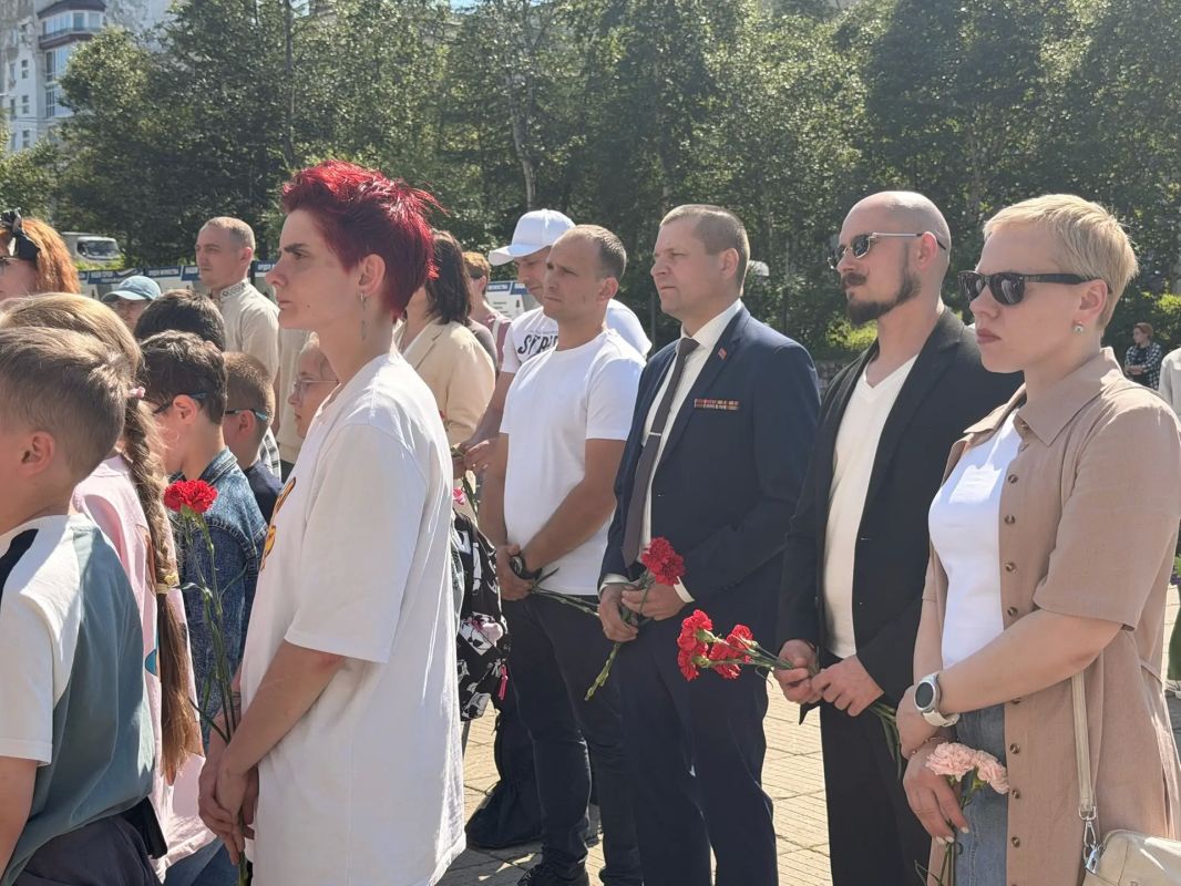 «Белые ангелы»: в Магадане почтили память детей — жертв войны в Донбассе «Белые ангелы»: в Магадане почтили память детей — жертв войны в Донбассе