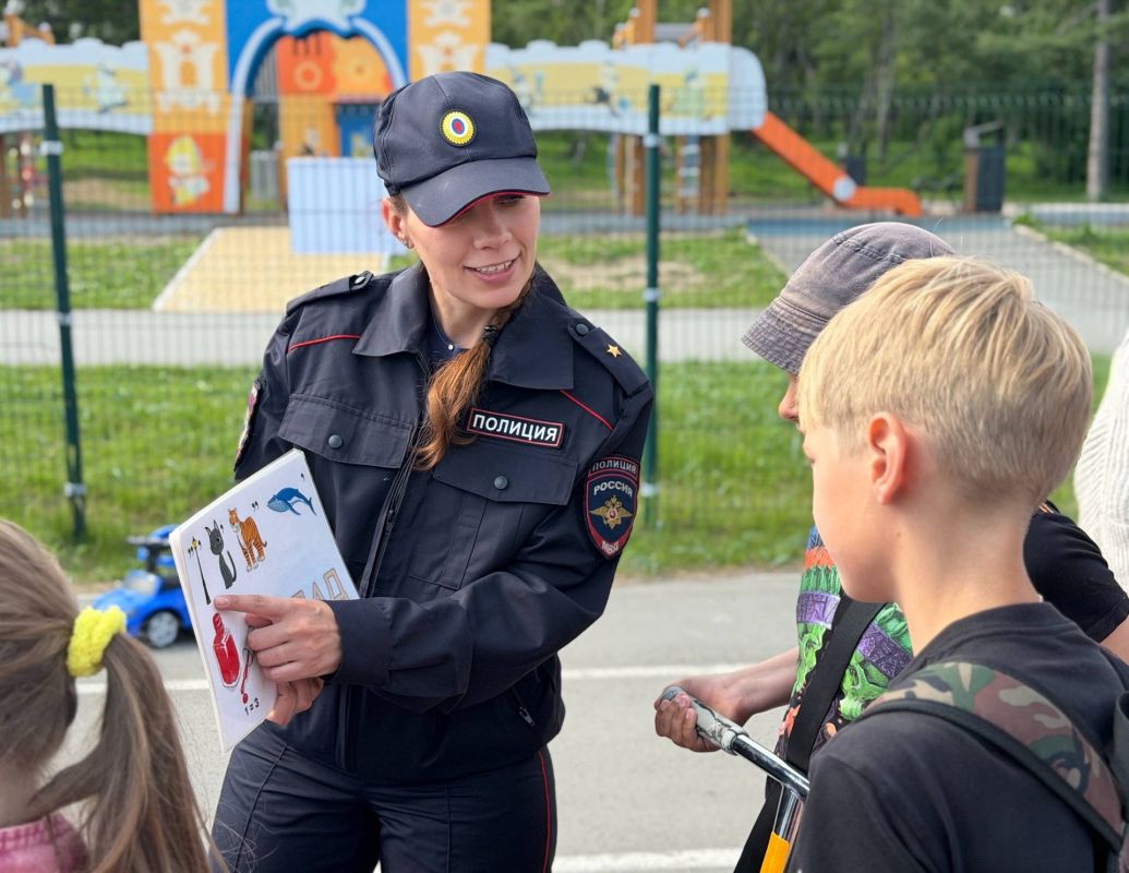 «Безопасное лето-2026» в Магадане: полицейские и общественники организовали для детей тематические площадки в автогородке «Безопасное лето-2026» в Магадане: полицейские и общественники организовали для детей тематические площадки в автогородке