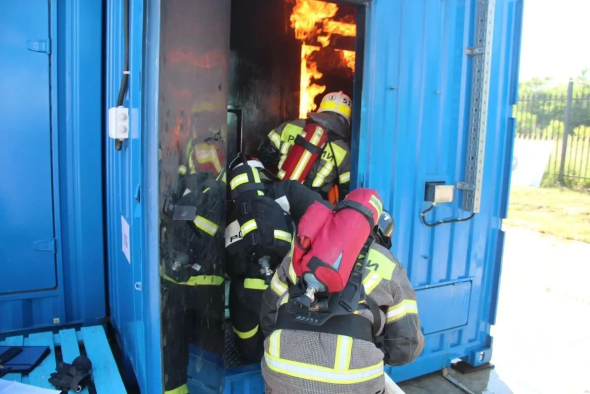 В Хабаровске прошли соревнования на звание «Лучшее звено газодымозащитной службы» среди пожарно-спасательных подразделений МЧС России в ДФО В Хабаровске прошли соревнования на звание «Лучшее звено газодымозащитной службы» среди пожарно-спасательных подразделений МЧС России в ДФО