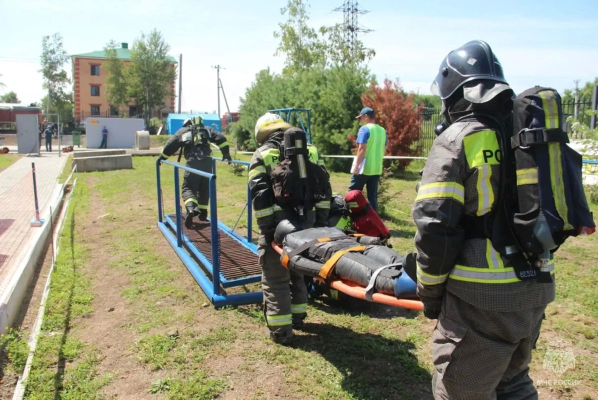 В Хабаровске прошли соревнования на звание «Лучшее звено газодымозащитной службы» среди пожарно-спасательных подразделений МЧС России в ДФО В Хабаровске прошли соревнования на звание «Лучшее звено газодымозащитной службы» среди пожарно-спасательных подразделений МЧС России в ДФО