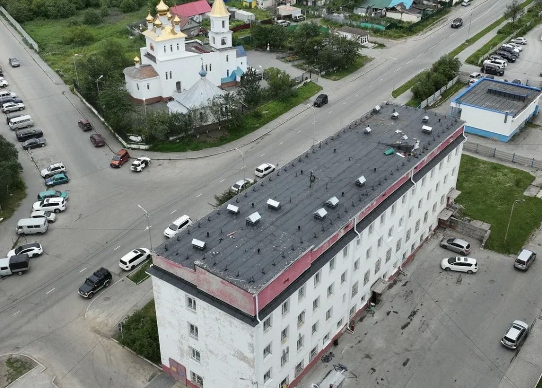 Завершен капитальный ремонт кровель зданий областной больницы в Магадане Завершен капитальный ремонт кровель зданий областной больницы в Магадане