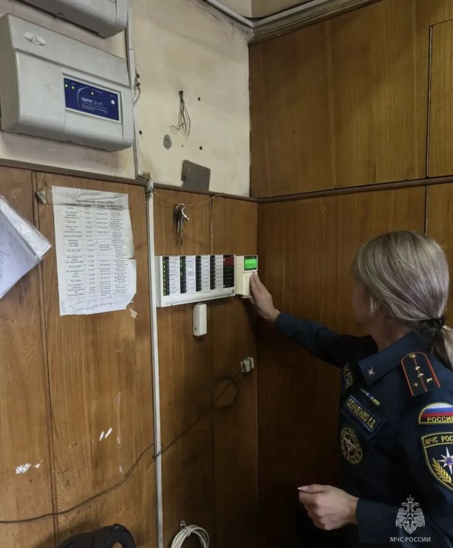 Сотрудники МЧС России ведут работу по проверке безопасности избирательных участков Сотрудники МЧС России ведут работу по проверке безопасности избирательных участков