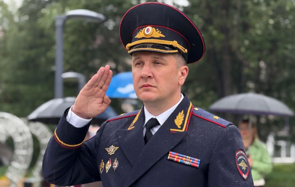 В Тенькинском округе Колымы состоялось торжественное открытие памятника Валерию Антоненко – милиционеру, погибшему при исполнении служебного долга В Тенькинском округе Колымы состоялось торжественное открытие памятника Валерию Антоненко – милиционеру, погибшему при исполнении служебного долга