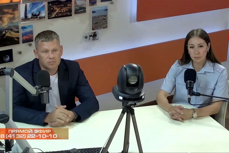 В прямом теле- радиоэфире медиахолдинга «Колыма Плюс» полицейские и общественники рассказали о правилах детской безопасности на дороге В прямом теле- радиоэфире медиахолдинга «Колыма Плюс» полицейские и общественники рассказали о правилах детской безопасности на дороге