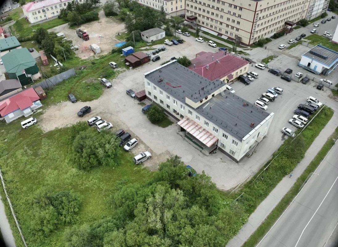 Завершен капитальный ремонт кровель зданий областной больницы в Магадане Завершен капитальный ремонт кровель зданий областной больницы в Магадане