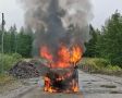 В Синегорье огонь полностью уничтожил движущийся автомобиль
