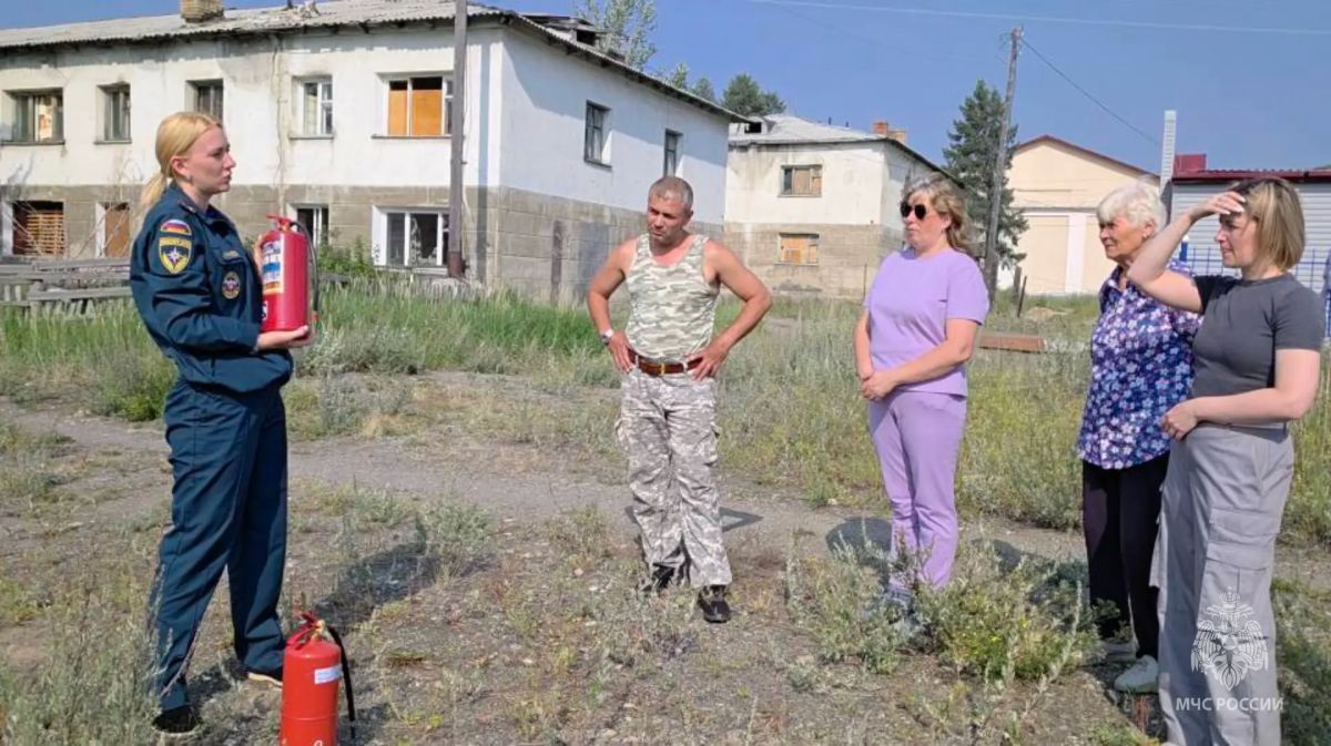 Для коллектива МБУДО «СШ п. Омсукчан» прошло практическое занятие по пожарной безопасности Для коллектива МБУДО «СШ п. Омсукчан» прошло практическое занятие по пожарной безопасности