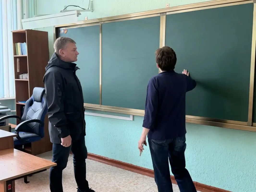 Сергей Смирнов проверил готовность школы №21 к новому учебному году Сергей Смирнов проверил готовность школы №21 к новому учебному году