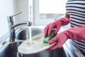 Когда средство для мытья посуды подводит: простые альтернативы на кухне
