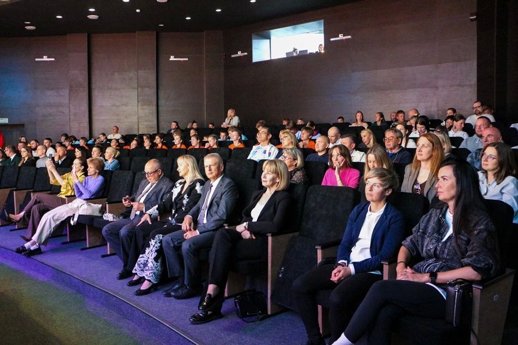 В преддверии дня физкультурника в праздничной обстановке прошло вручение удостоверений "Мастер спорта" 7 августа В преддверии дня физкультурника в праздничной обстановке прошло вручение удостоверений "Мастер спорта" 7 августа