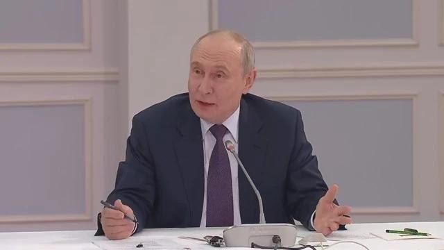 Владимиру Путину рассказали об истории создания парка «Маяк» Владимиру Путину рассказали об истории создания парка «Маяк»