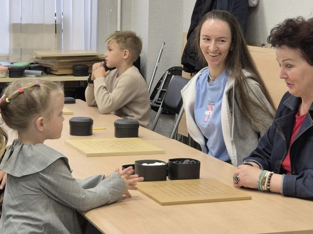 Праздничный блиц-турнир по го состоялся сегодня в СК Металлист в честь Дня физкультурника! И, несмотря на то, что главный девиз физкультуры- "Главное участие", всё равно хочется побеждать! Праздничный блиц-турнир по го состоялся сегодня в СК Металлист в честь Дня физкультурника! И, несмотря на то, что главный девиз физкультуры- "Главное участие", всё равно хочется побеждать!