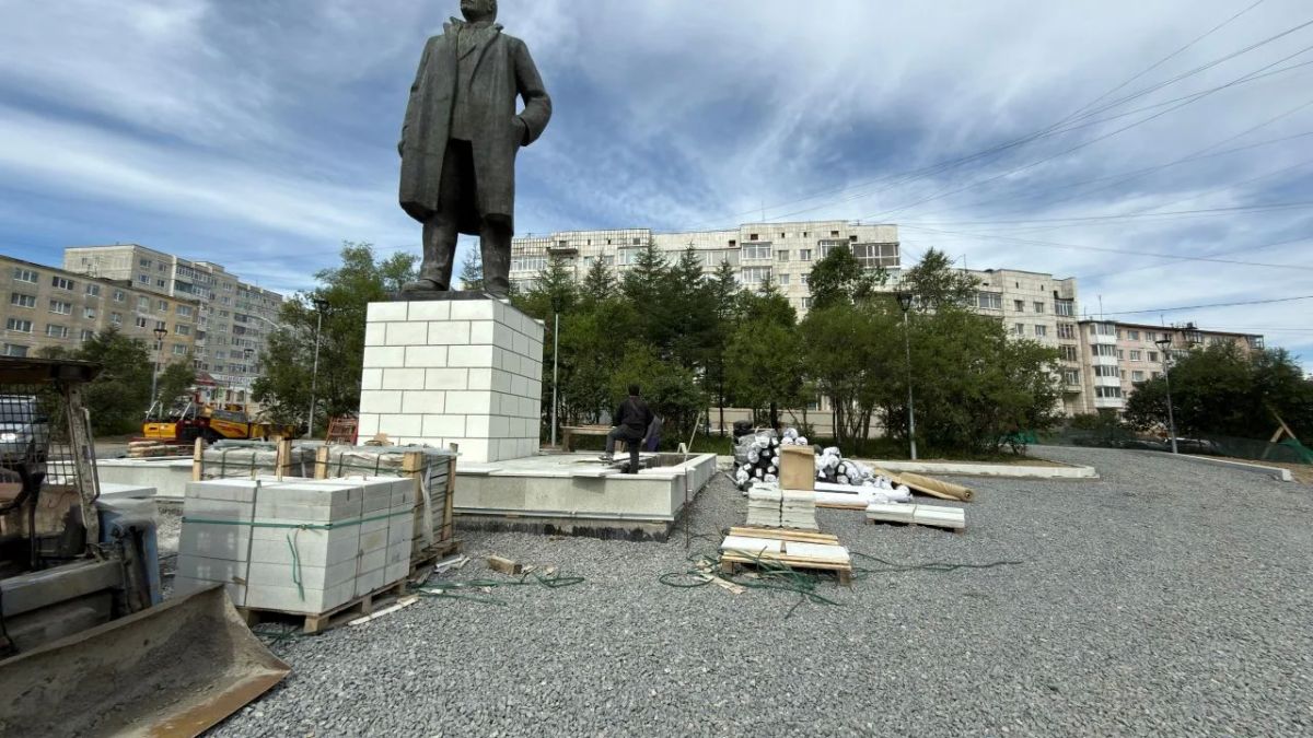 Площадь Космонавтов в Магадане обновили почти наполовину