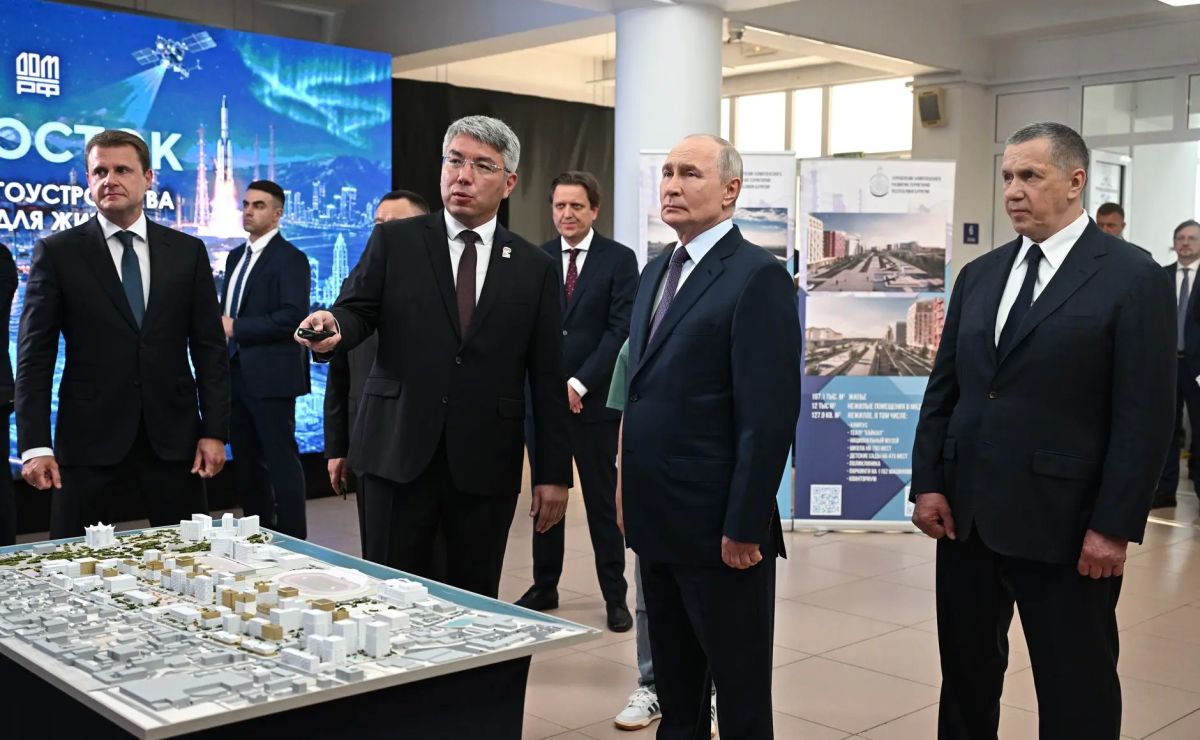 Александр Панин представил Президенту выставку об эффектах развития городской среды Александр Панин представил Президенту выставку об эффектах развития городской среды