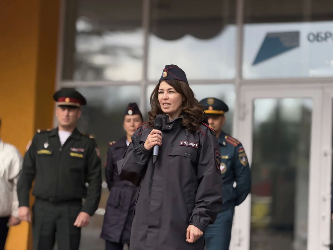 В Магадане полицейские и общественники провели для детей завершающее мероприятие в рамках акции «Безопасное лето» В Магадане полицейские и общественники провели для детей завершающее мероприятие в рамках акции «Безопасное лето»