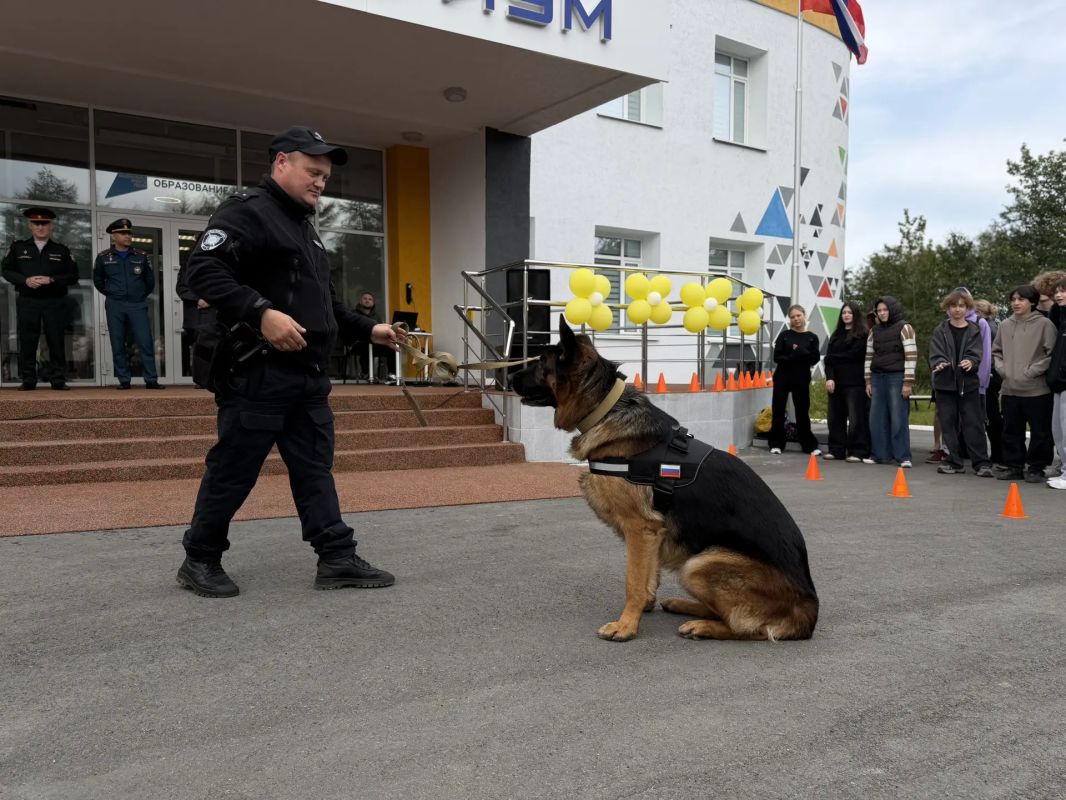В Магадане полицейские и общественники провели для детей завершающее мероприятие в рамках акции «Безопасное лето» В Магадане полицейские и общественники провели для детей завершающее мероприятие в рамках акции «Безопасное лето»