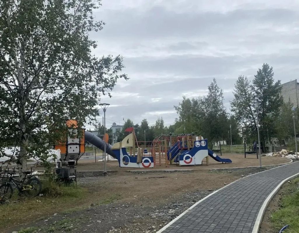 Близится к завершению благоустройство общественной территории в поселке Сеймчан Близится к завершению благоустройство общественной территории в поселке Сеймчан