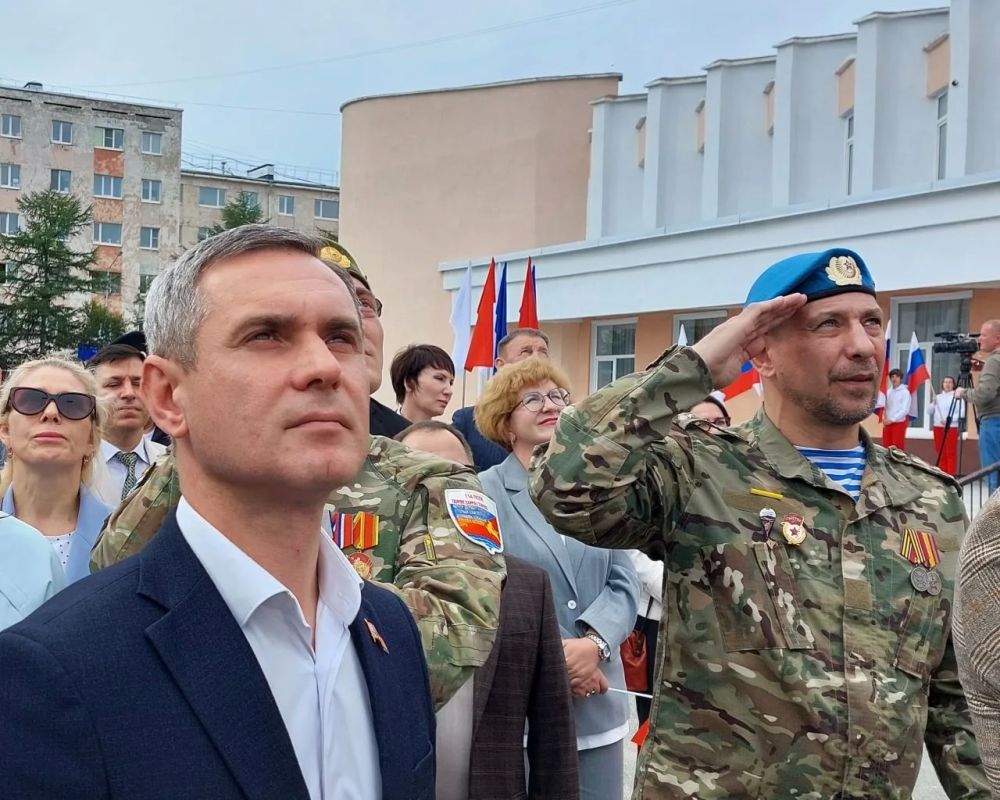 В Магадане отметили День Государственного флага РФ В Магадане отметили День Государственного флага РФ