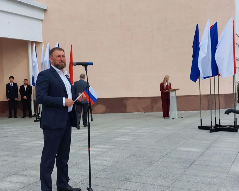 В Магадане отметили День Государственного флага РФ В Магадане отметили День Государственного флага РФ