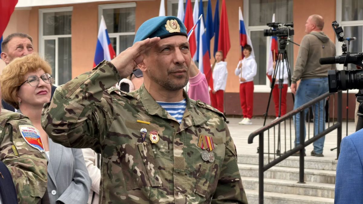 В Магадане прошла патриотическая акция «Пусть гордо реет триколор» В Магадане прошла патриотическая акция «Пусть гордо реет триколор»