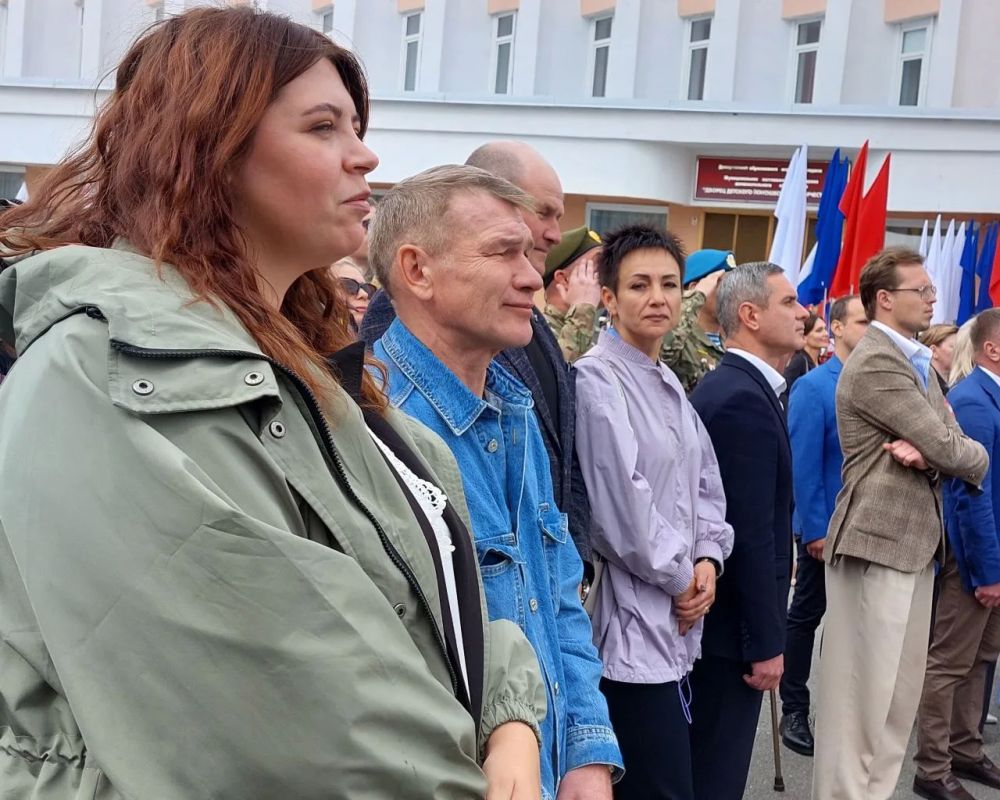 В Магадане отметили День Государственного флага РФ В Магадане отметили День Государственного флага РФ