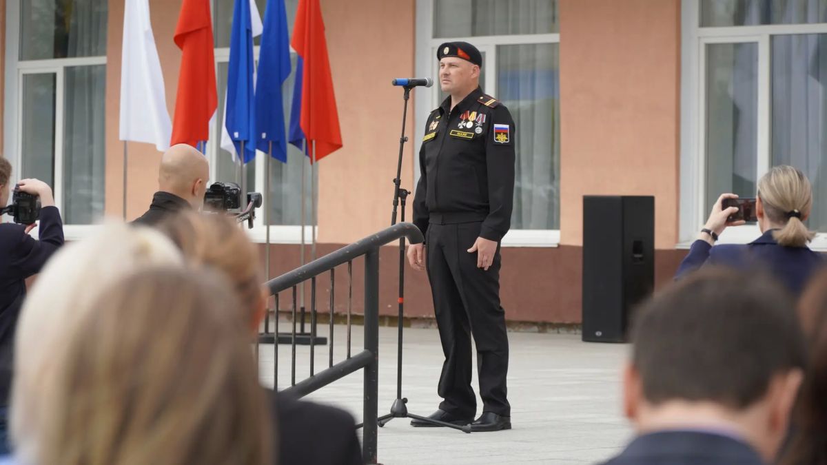 В Магадане сотни колымчан объединились на торжественной акции в преддверии Дня государственного флага РФ В Магадане сотни колымчан объединились на торжественной акции в преддверии Дня государственного флага РФ