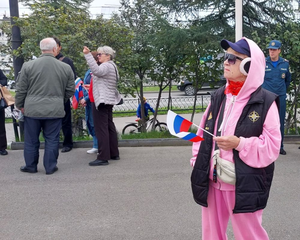 В Магадане отметили День Государственного флага РФ В Магадане отметили День Государственного флага РФ