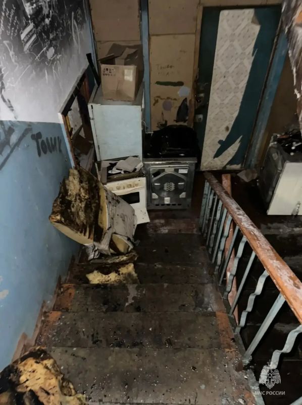 В Магадане произошел пожар на лестничной площадке многоквартирного дома В Магадане произошел пожар на лестничной площадке многоквартирного дома