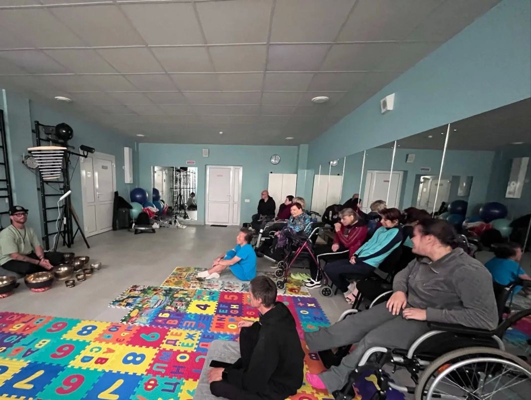 В первом отделении пансионата прошёл сеанс релаксации под звуки природы и вибрации тибетских чаш от замечательного Александра В первом отделении пансионата прошёл сеанс релаксации под звуки природы и вибрации тибетских чаш от замечательного Александра