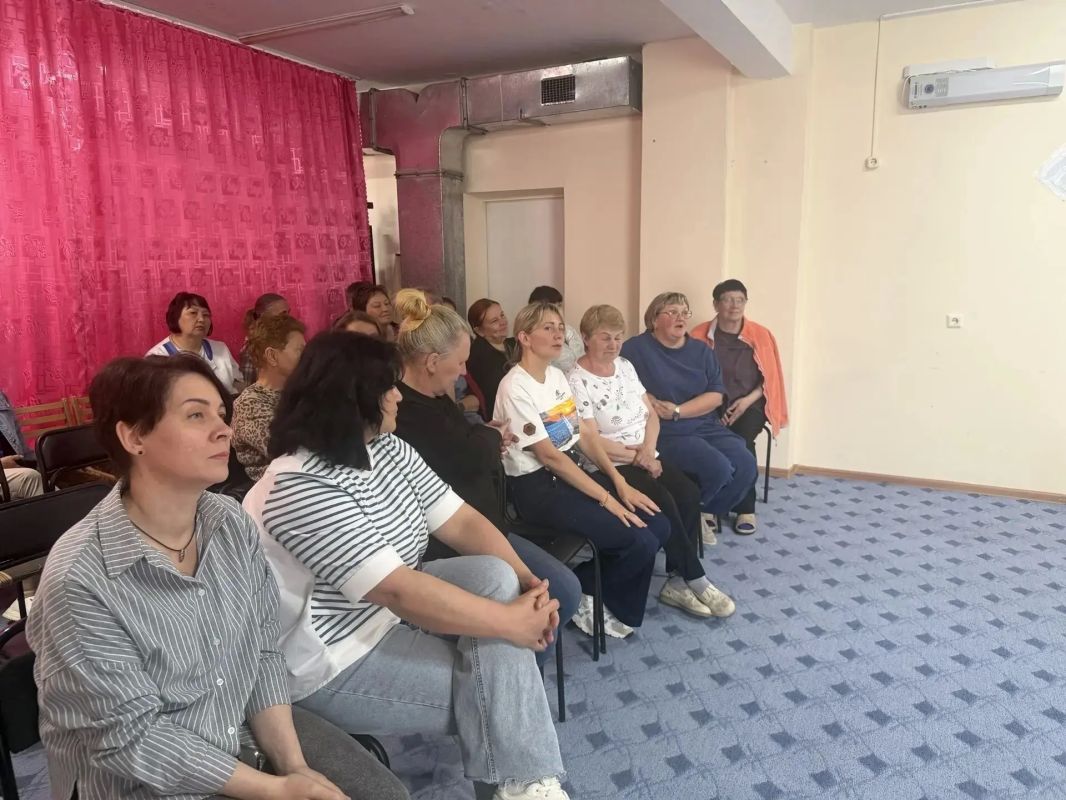 Министр труда и социальной политики Магаданской области встретилась с коллективом СРЦдН: подготовка к учебному году, зарплата и главные потребности учреждения Министр труда и социальной политики Магаданской области встретилась с коллективом СРЦдН: подготовка к учебному году, зарплата и главные потребности учреждения