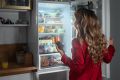 Как правильно организовать продукты в холодильнике, чтобы не переедать