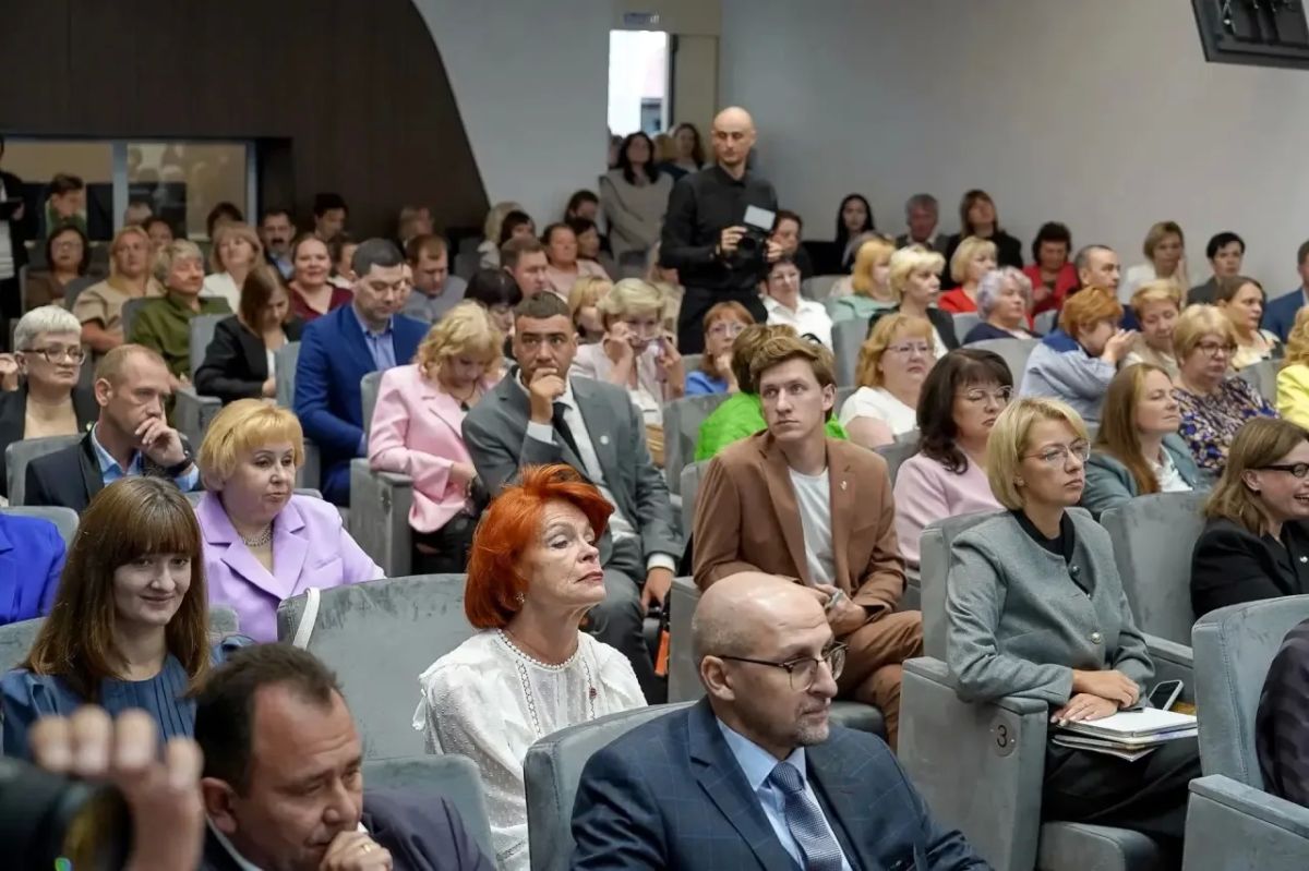 Лариса Поликанова: С 1 сентября более 6 тысяч магаданских школьников 5-11 классов будут обеспечены бесплатным горячим питанием Лариса Поликанова: С 1 сентября более 6 тысяч магаданских школьников 5-11 классов будут обеспечены бесплатным горячим питанием