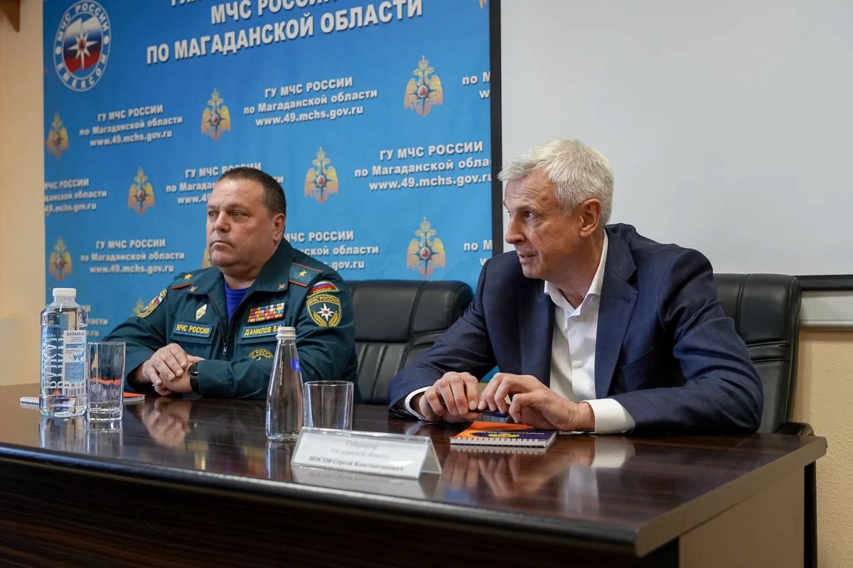 Сергей Носов: На встрече с личным составом ГУ МЧС России по Магаданской области обсудили работу ведомства и социально-экономическое развитие региона