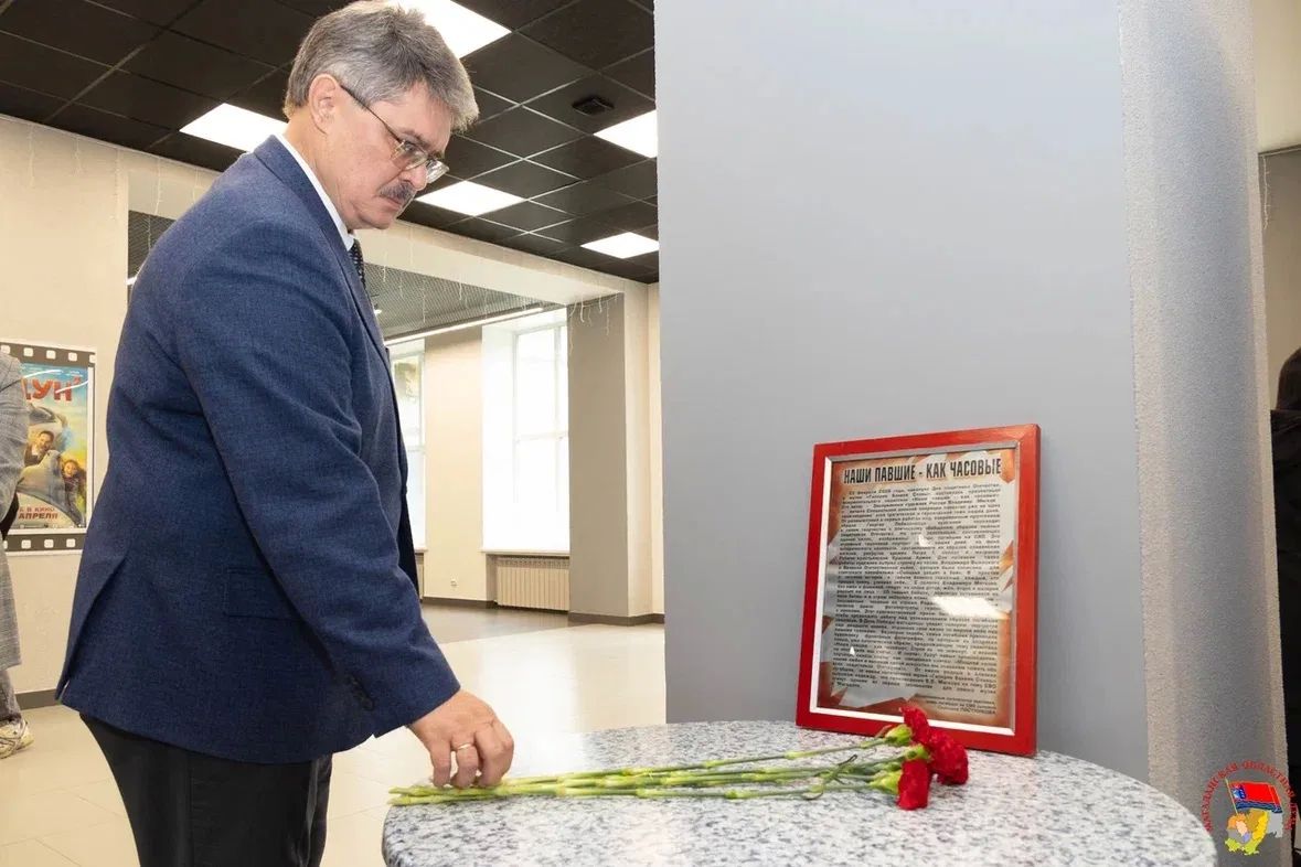 В Ягодном открылась выставка портретов «Наши павшие — как часовые» В Ягодном открылась выставка портретов «Наши павшие — как часовые»