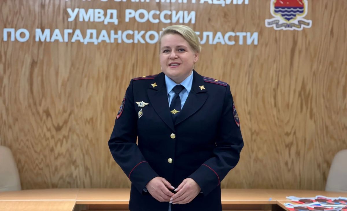 Мы – граждане России! В преддверии Дня знаний полицейские и общественники вручили юным магаданцам паспорта Мы – граждане России! В преддверии Дня знаний полицейские и общественники вручили юным магаданцам паспорта