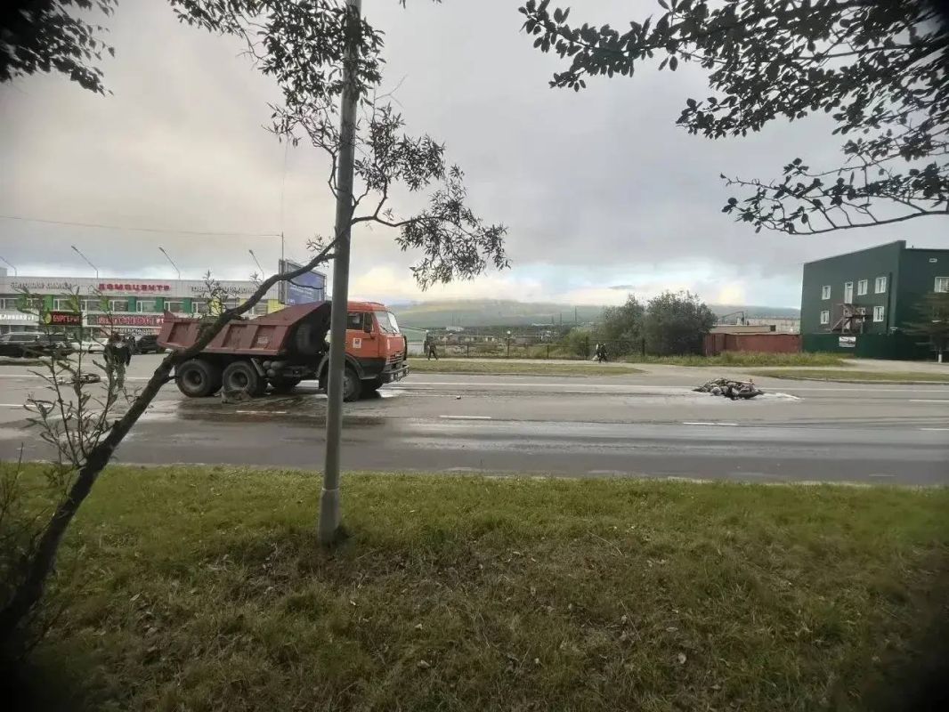 В Магадане госавтоинспекторы устанавливают обстоятельства ДТП, в котором пострадал мотоциклист
