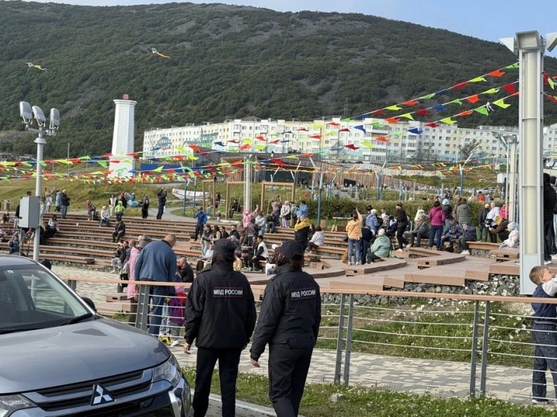 В парке «Маяк» сотрудники УМВД России по Магаданской области встречали участников семейного фестиваля «Воздух-АРТ» В парке «Маяк» сотрудники УМВД России по Магаданской области встречали участников семейного фестиваля «Воздух-АРТ»