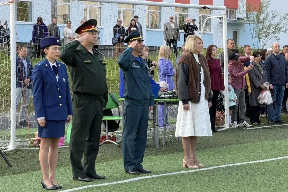 Магаданские росгвардейцы поздравили подшефных кадет с Днём знаний Магаданские росгвардейцы поздравили подшефных кадет с Днём знаний