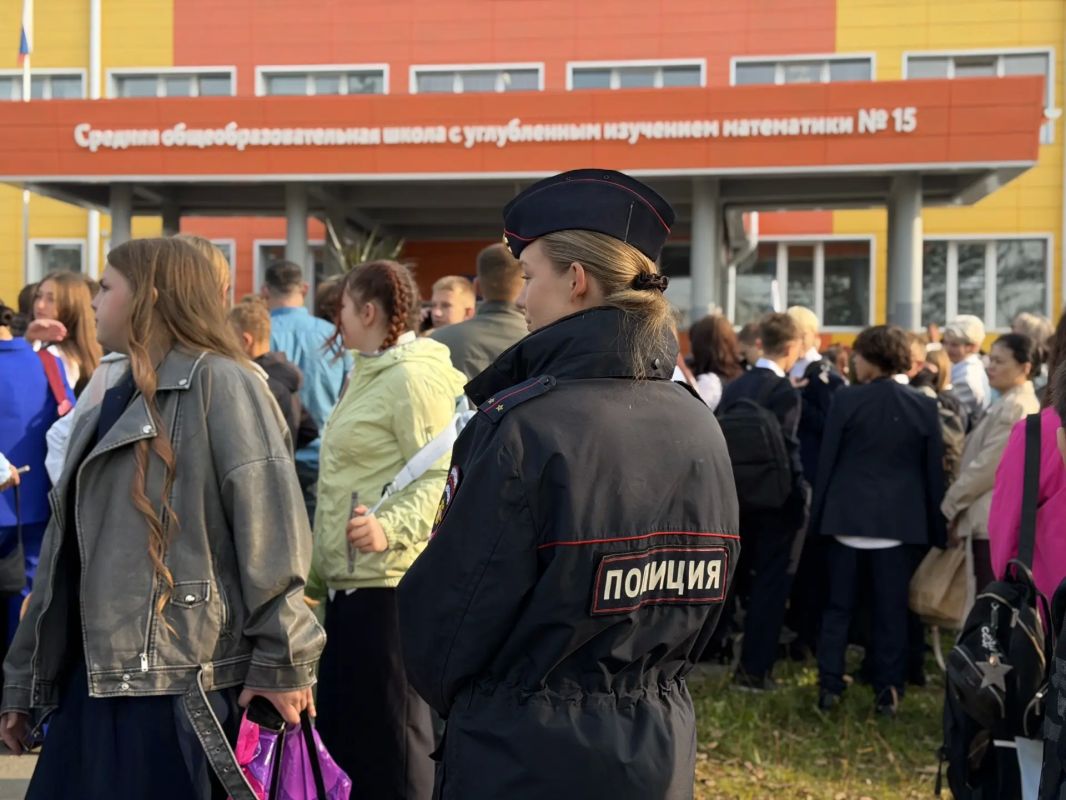 В Магаданской области полицейские обеспечили общественный порядок в День знаний В Магаданской области полицейские обеспечили общественный порядок в День знаний