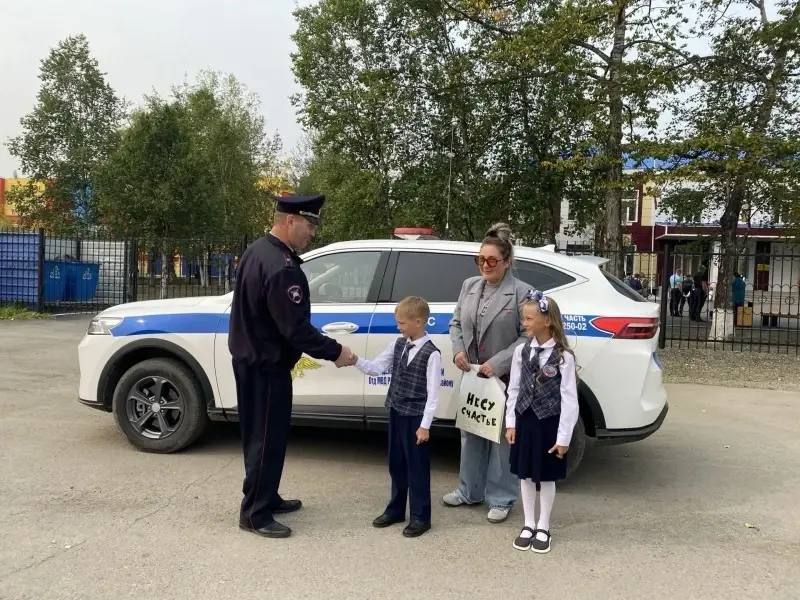 #ПомогиПойтиУчиться. В поселке Палатка Хасынского округа в многодетной семье воспитываются первоклассник Вова и второклассница Маша #ПомогиПойтиУчиться. В поселке Палатка Хасынского округа в многодетной семье воспитываются первоклассник Вова и второклассница Маша