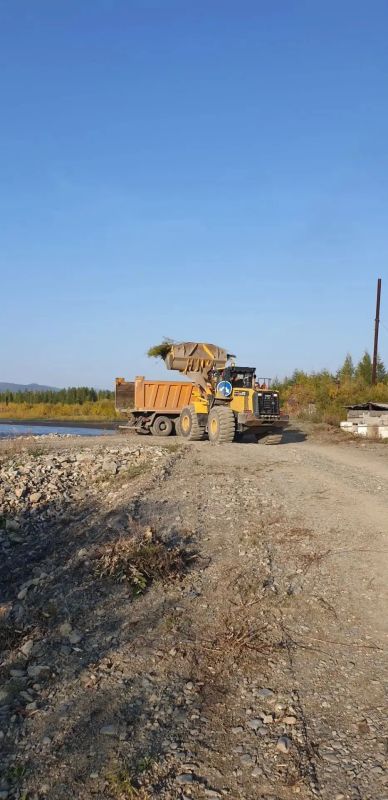 Приняты текущие ремонтные работы на водоограждающих дамбах в городе Сусумане Приняты текущие ремонтные работы на водоограждающих дамбах в городе Сусумане