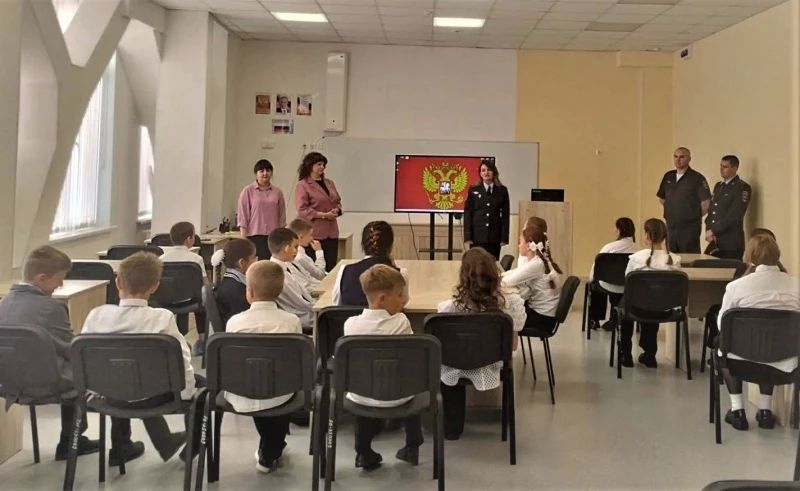 В День знаний в средней школе поселка Ола открыли кадетский класс правоохранительной направленности В День знаний в средней школе поселка Ола открыли кадетский класс правоохранительной направленности