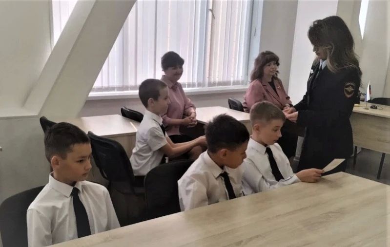 В День знаний в средней школе поселка Ола открыли кадетский класс правоохранительной направленности В День знаний в средней школе поселка Ола открыли кадетский класс правоохранительной направленности