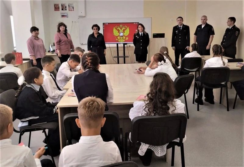 В День знаний в средней школе поселка Ола открыли кадетский класс правоохранительной направленности В День знаний в средней школе поселка Ола открыли кадетский класс правоохранительной направленности